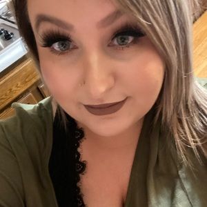 Meet your Posher, Whitney